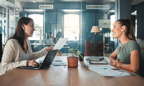 HR manager interviewing candidate for cultural fit